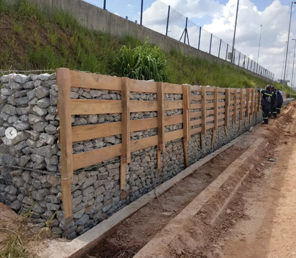 execução de Muro Gabião